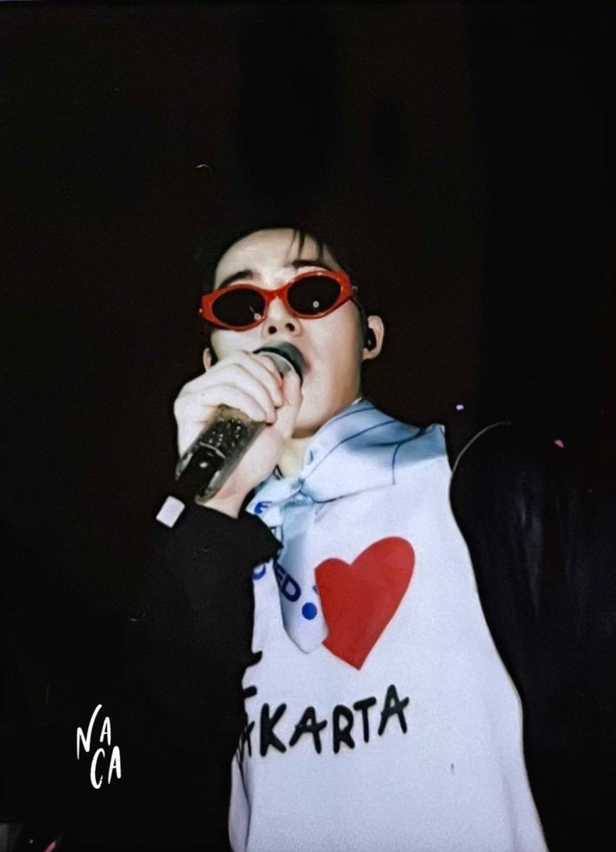 131pics_'s tweet photo. #HANBIN polaroid taken by a fan at the hidden stage, Jakarta https://t.co/C7RMSAu7u2