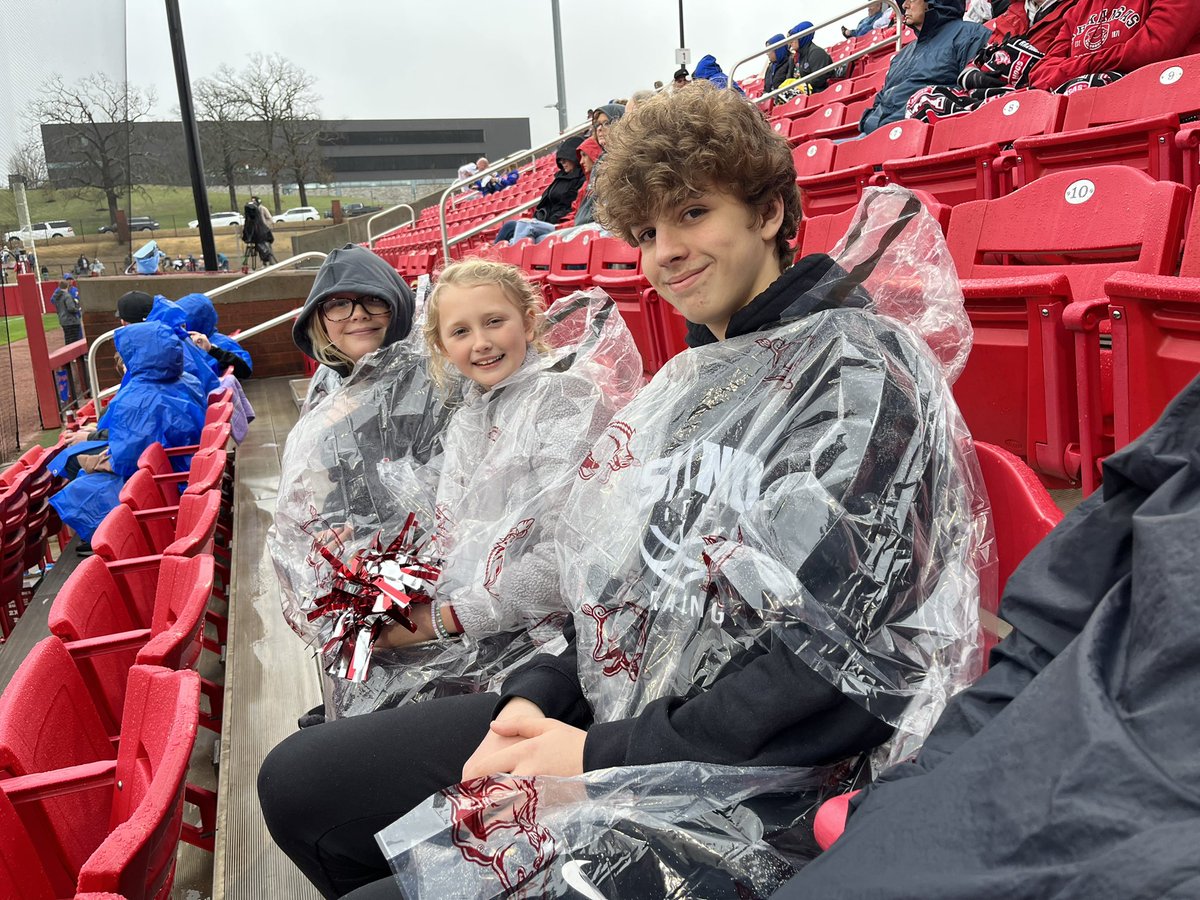 #WPS  little rain don’t stop our Lady Razorbacks softball!! @troyburrow2