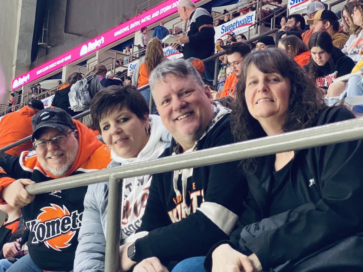 It’s Hockey Night! #LetsGoKomets <a href="/FWKomets/">Fort Wayne Komets</a>