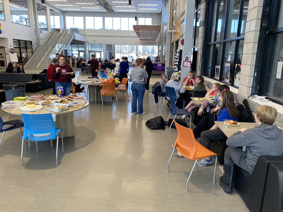NGurtner's tweet photo. Soirée en français @EcoleMcTavish Fiers de faire partie de la francophonie. https://t.co/YvnYDarh7P