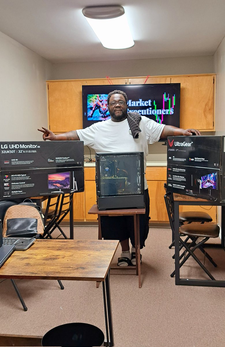 melemelsav's tweet photo. Some People Buy Cars, Some Buy Clothes, Jewelry ETC.. Me I Buy Computers..Big Strong Expensive Ones 😁 I Was Tasked With Having To Teach And Trade #forex At The Same Time. I Love This Shit... ♥️📉📈🪑🔌💪🏾🕺🏿🫱🏿‍🫲🏽🙌🏾🙏🏿💰#marketexecutioers #melestablestentsandchairs  #forextime https://t.co/1UATFDiC5p