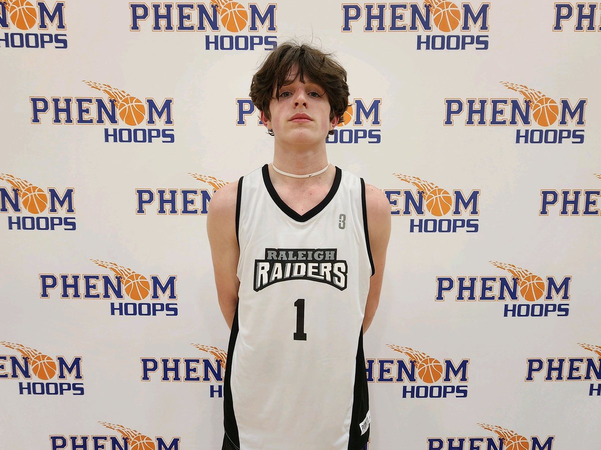 6’7 ‘25 Justin Brown (Raleigh Raiders) is standing out as a leader for this group. Long, wiry, athletic, and highly active around the basket. Displaying ball skills, finishing ability, and a nose for making hustle plays. Consistently involved on both ends #PhenomMarchMadness