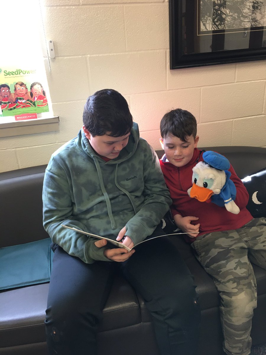 Bains1A's tweet photo. Reading buddies from Grade 4/5 and Grade 1/2 classes enjoyed reading together a variety of books #diversitybooks @goldcrest_ps @PamelaFowler1 @PeelSchools https://t.co/cvA91ec3vq