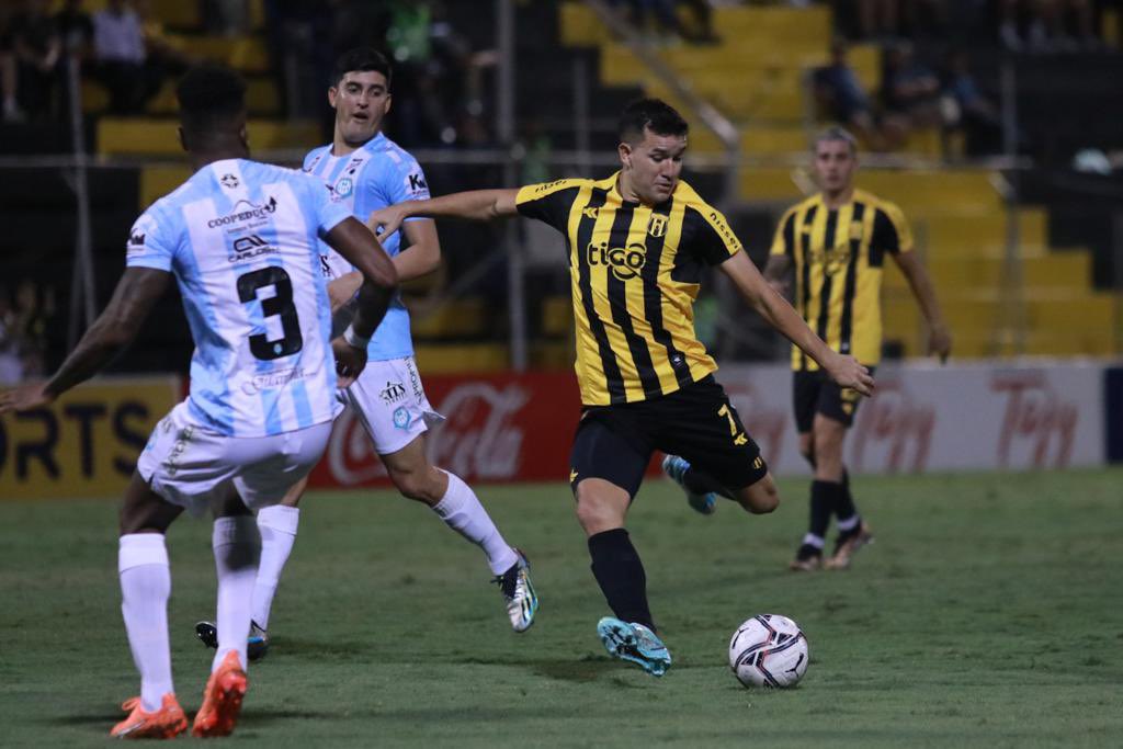 MusifutbolPy's tweet photo. SE VOLVIÓ A FRENAR 

#Guarani nuevamente no aprovechó la situación de quedar a tiro de la punta y terminó igualando 1-1 ante #Guaireña.

El gol del Aborigen lo marcó Santander mientras que Cabañas marcó la igualdad para los visitantes.

#MusiFútbolPy🇵🇾 https://t.co/tlsSRiQmGp