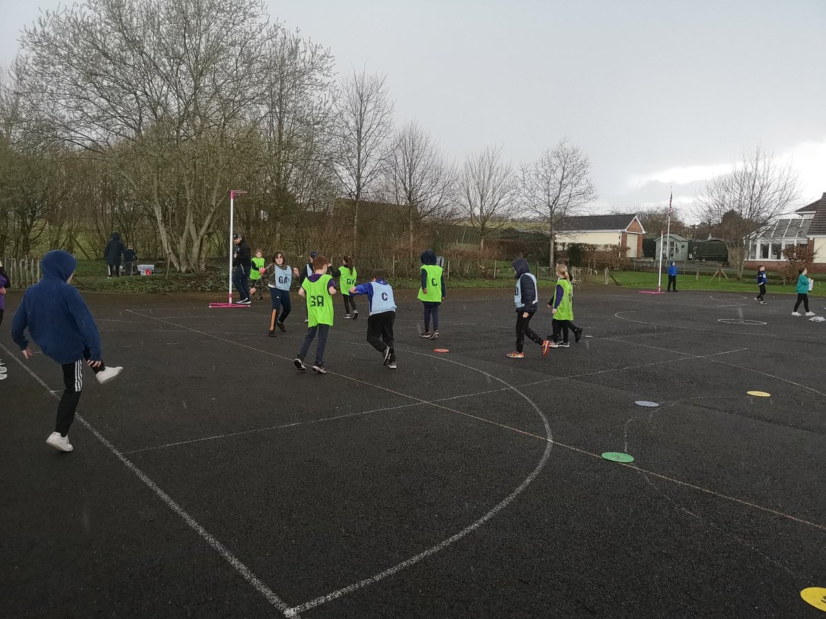 Cracking effort by the <a href="/DSATStPeter/">St Peter's CE Primary Academy</a> netball team today. Even with the hail storm, some great skill and teamwork on display. Thanks to @ShrewtonSchool for hosting the inaugural Spire Hub tournament.