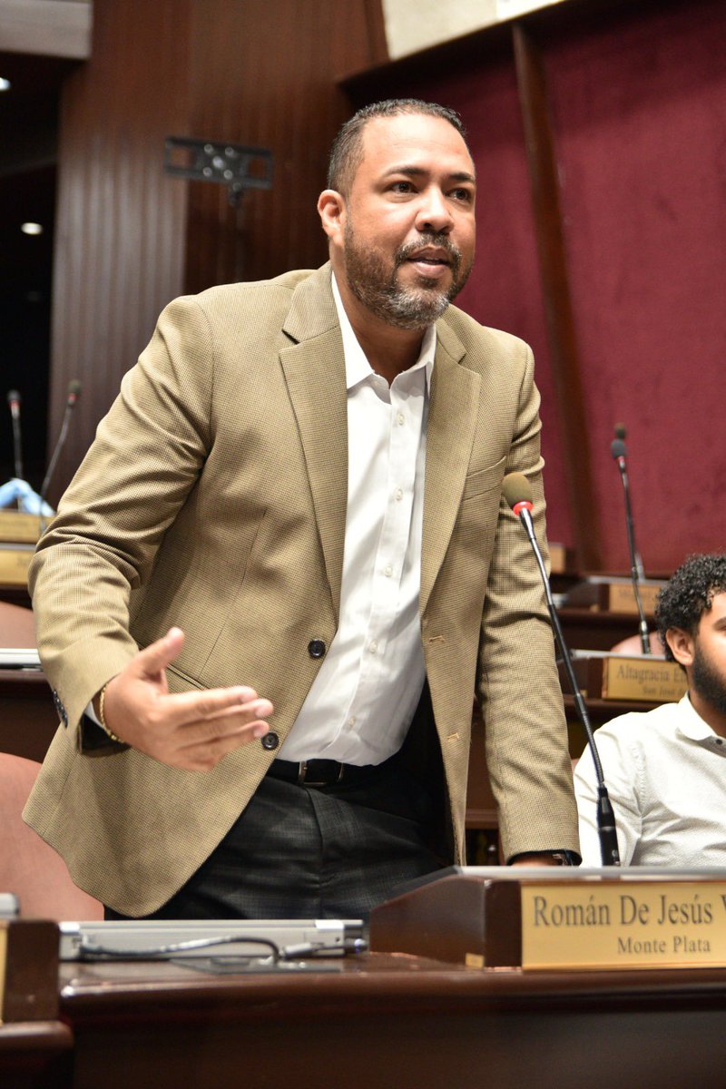 MANUELM77323504's tweet photo. Agradecer a @FcoVillegasRD por la invitación a @DiputadosRD, un trato fino e informaciones de gran provecho social y político, exhortarles a los jóvenes que se animen y conozcan estas hermosas instalaciones. #TeamVillegas @PRM_Oficial @Pachecoalfredoo @luisabinader https://t.co/mWhJw6WR8G