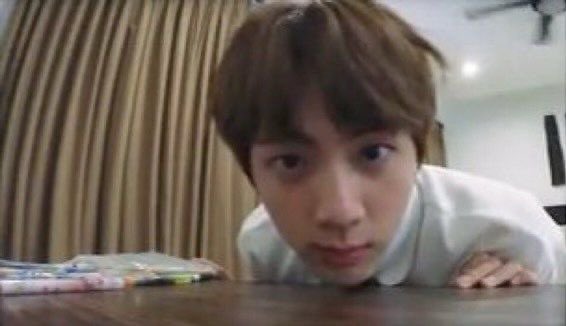 bangtanhive's tweet photo. @vmonsparadise ...taehyung? https://t.co/gzZnYp1ivH