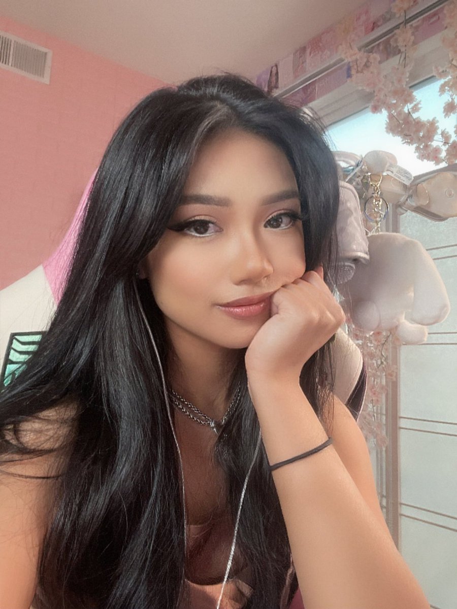 Nikki on Twitter: "Live!"