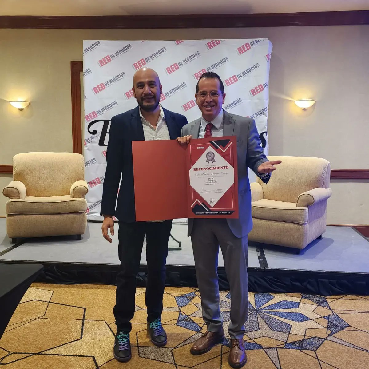 revistareddeneg's tweet photo. Y de esta manera cerramos nuestro evento 🙌 " El ABC DEL DERECHO INMOBILIARIO" 🏘️
Muchas gracias a todos nuestros participantes y congresistas 😀 
Nos vemos en el próximo evento de #LaRevistaRedDeNegocios 

#inmobiliarias #Derecho #negociosinmobiliarios #negocios https://t.co/wSELhA2bco
