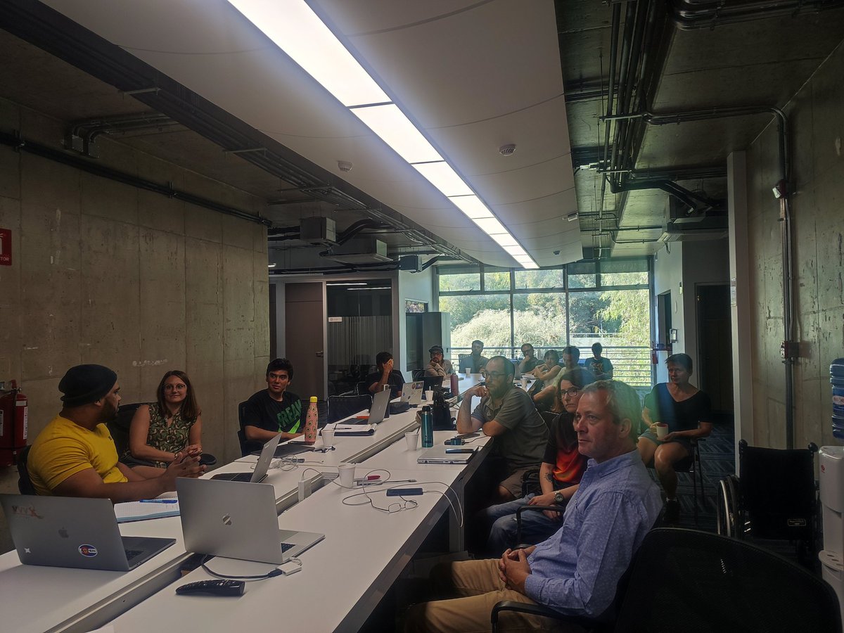 AstroUnab's tweet photo. Gracias al Prof. Dante Minniti, Prof. Joyce Pullen, Prof. Matias Gomez y Nataly por organizar el evento  y saludos especiales a los profesores, postdocs y estudiantes por su activa participación https://t.co/f26kJbIYbA
