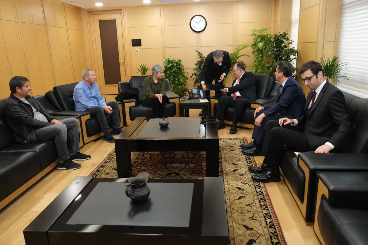 YSPKURDI's tweet photo. Me Protokola Tifaqa Ked û Azadiyê ji bo hilbijartinên 14’ê Gulanê radestî YSK’ê kir. 
Me bi gotina “Em ê bi hev re biguherin” derketin rê û meşa me didome.
@KurdiHDP
@YesillerSol https://t.co/mECo0GW3XQ