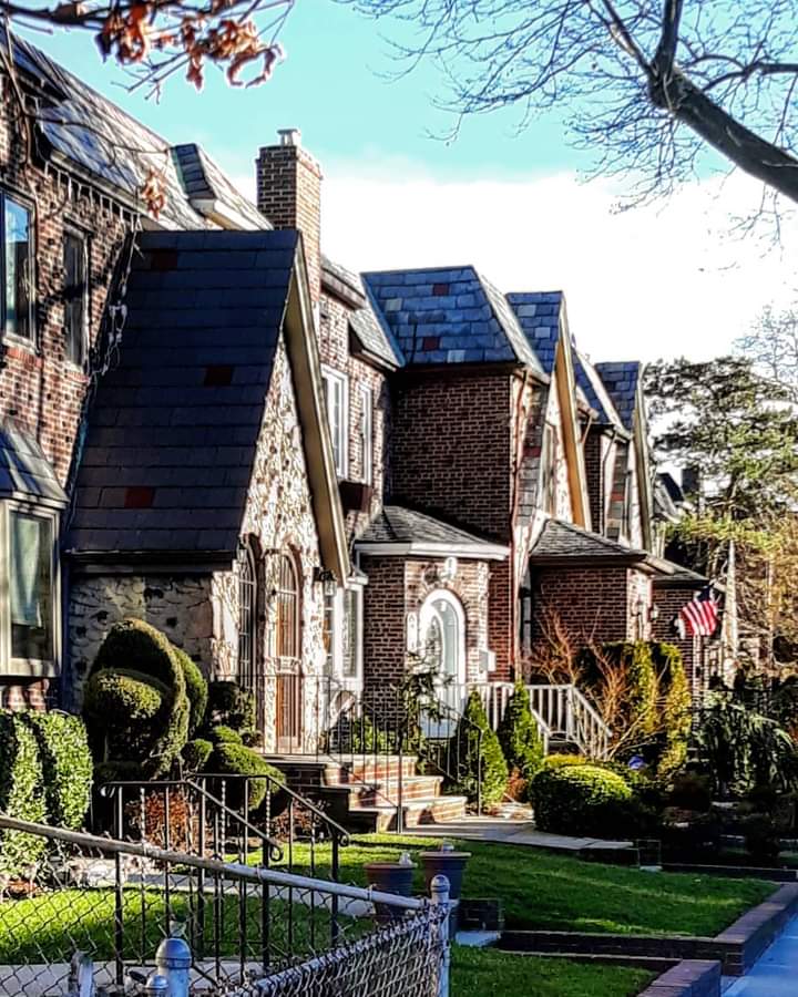 Rochdalian's tweet photo. Houses in #Middle_Village, #Queens. https://t.co/IiG21nYhxq