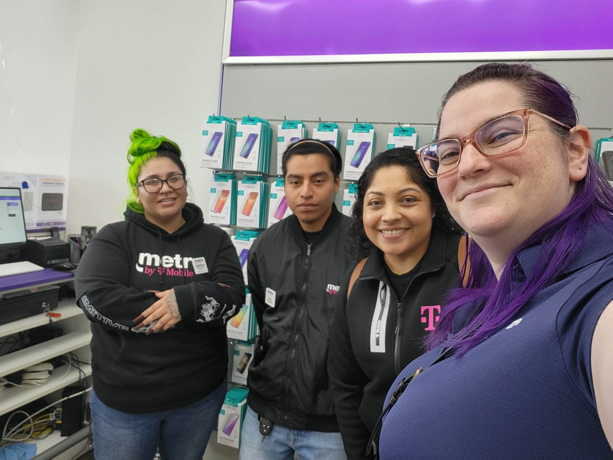 Laura Gold tweet media