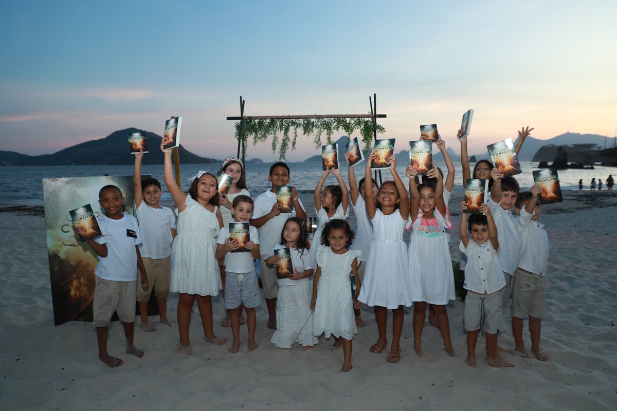 AdventistasARF's tweet image. Um pôr-do-sol repleto de louvor e participação das crianças que atraiu a atenção da comunidade, que receberam mais de 300 livros e preencheram um cadastro de interessados em estudar a Bíblia. É o #ImpactoEsperanca sendo intencional! #VemComigo #EuVou