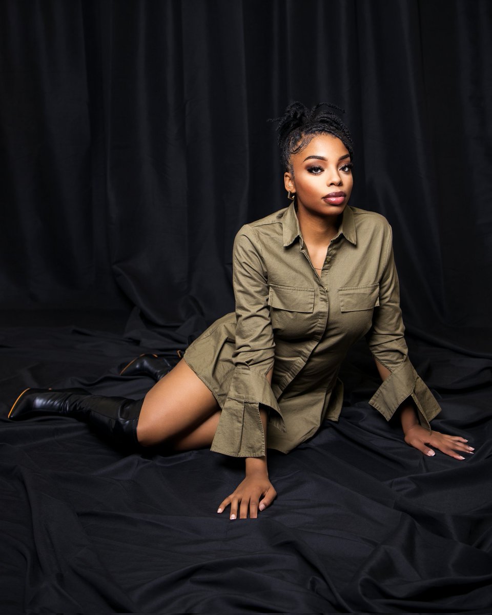 BookLevi's tweet photo. Delivered 🙌🏾
📸: @booklevi 

Model: @TahbahM

#photography #photographer #model #modeling #classy https://t.co/l4giexT0Gx