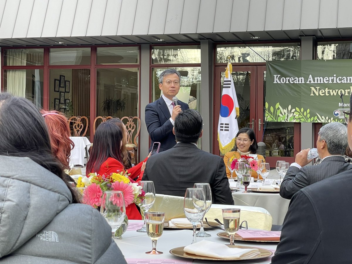 GLIPPUSD's tweet photo. 감사합니다 @mkimphelps Dr Kim Phelps for inspiring fellow Korean American Educators in leadership to be seen and be heard ! Representation matters 🙌 Thank you also to the Korean Consul General for supporting our Korean Language Program @PowayUnified https://t.co/LefuJ7ZQ3b