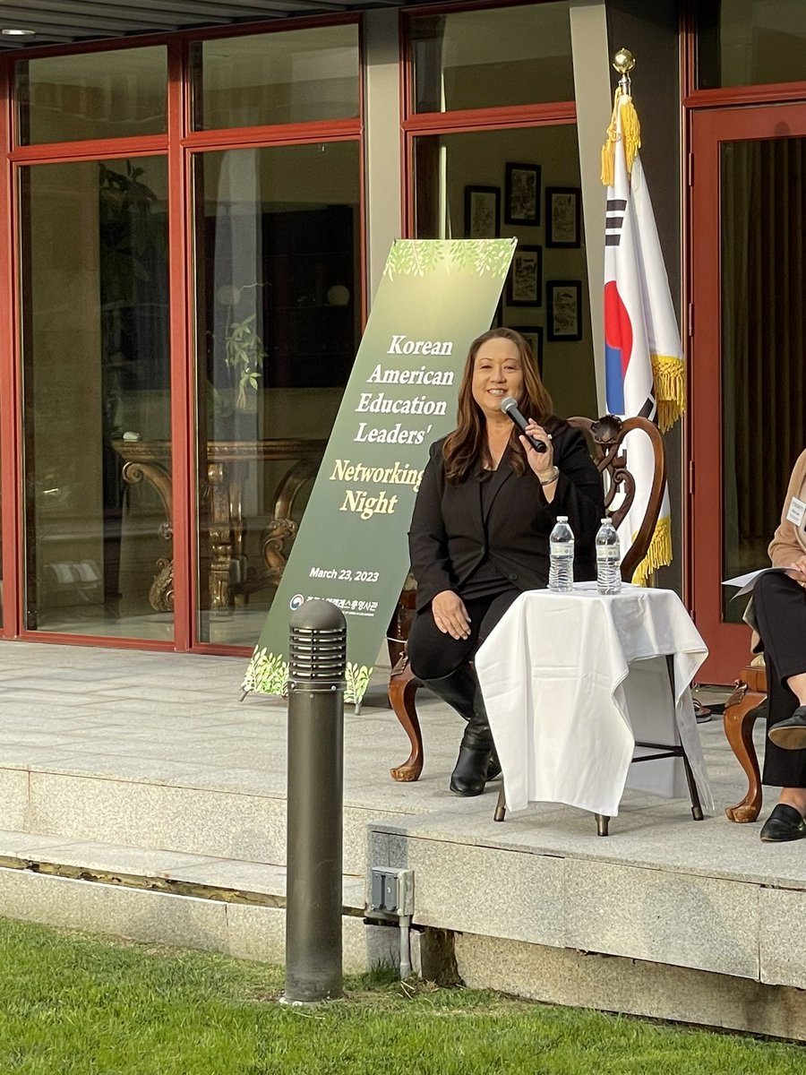 GLIPPUSD's tweet photo. 감사합니다 @mkimphelps Dr Kim Phelps for inspiring fellow Korean American Educators in leadership to be seen and be heard ! Representation matters 🙌 Thank you also to the Korean Consul General for supporting our Korean Language Program @PowayUnified https://t.co/LefuJ7ZQ3b