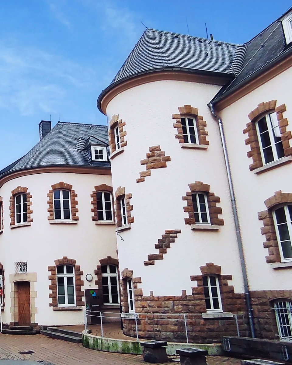 DonViajon's tweet photo. #echternach la ciudad más antigua del gran ducado de #luxemburgo fue para #DonViajón una bella experiencia llena de espiritualidad al visitar la tumba de San #willibrord en la abadía románica y de arte que seguro a tí te encantaría 😉
#donviajon  #viajeros #tehabloespañol #viajes https://t.co/aPwavW8qg4