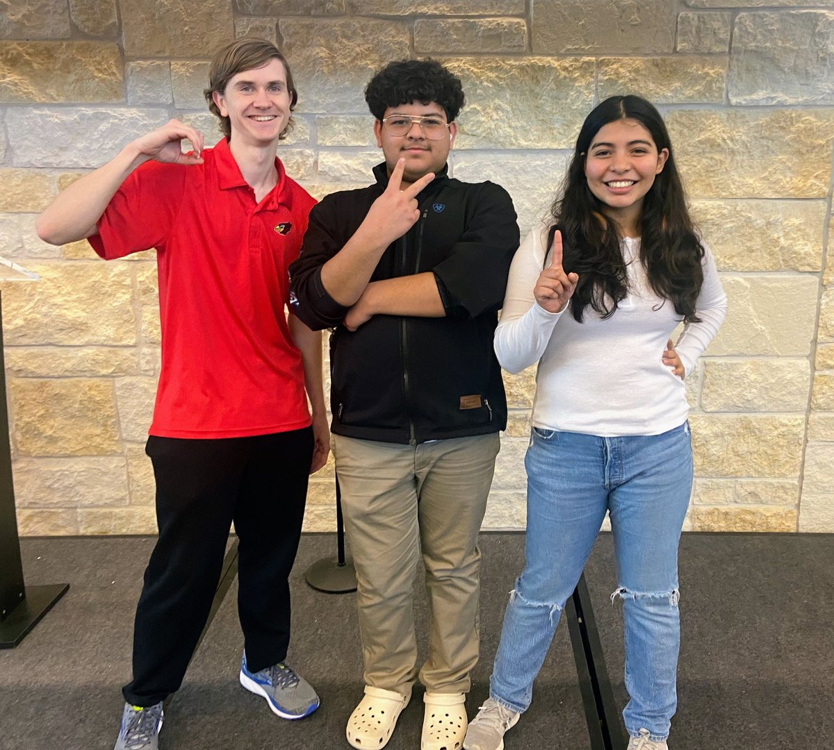 DvhsUILAcademic's tweet photo. Time to make travel plans because @DVISD_DVHS @DvhsUILAcademic is #RegionBound Congratulations to the Computer Applications team of Coach JD, Luis (11) on 2nd Place, and Emily (12) on First Place! #DVProud #DVUKNOW #CardinalsPride #WingsUp #CardinalsTakeFlight https://t.co/fJL7y2UIt3