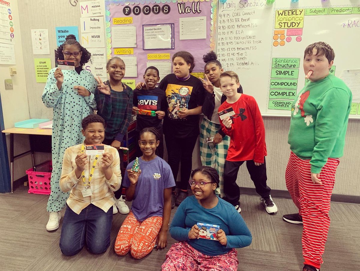 DillardsReaders's tweet photo. This month we did a kindness challenge where students earned “kindness cards” for helping out others. Pictured are the winners from our raffle today! So proud of all my students for encouraging one another this month #RPRocks #WarrenWill #BeKind https://t.co/Nuprjxu0dk