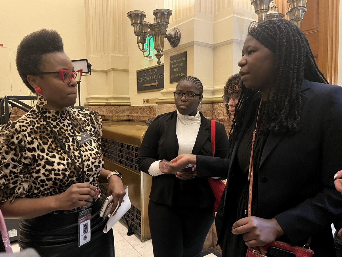 ReginaEnglishCO's tweet image. It was my honor to host our phenomenal Harrison School District 2 students at the capitol yesterday. #theycallmerepenglish
#whenblackwomenlead
#staterep
#coleg
#costatelegislators
#staterepresentative
#copolitics
#studentsfirst