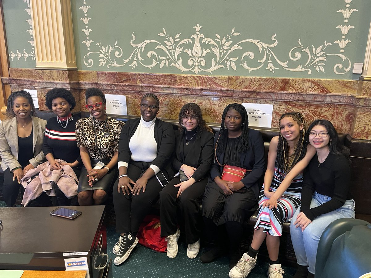 ReginaEnglishCO's tweet image. It was my honor to host our phenomenal Harrison School District 2 students at the capitol yesterday. #theycallmerepenglish
#whenblackwomenlead
#staterep
#coleg
#costatelegislators
#staterepresentative
#copolitics
#studentsfirst