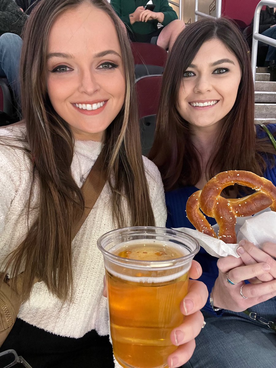 heyyms_carter's tweet photo. Kicking off girls weekend with a @monstershockey game!! #lighttheland https://t.co/KiwoDAw4pJ