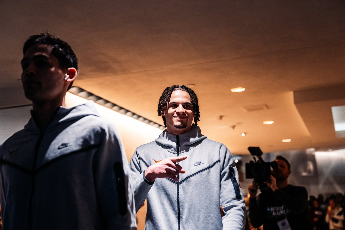 TexasMBB's tweet photo. our time 🤘 https://t.co/J6EjJyN977