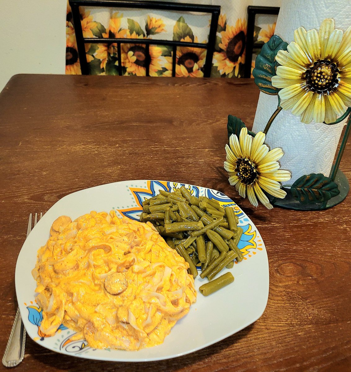 #TwitterSupperClub #Dinner at my house is Mexican Spaghetti (sauce is made of roasted red bell peppers & sour cream) with hot dog slices & buttered green beans. My pasta is #diabetes friendly #Healthy #T1D #KidApproved