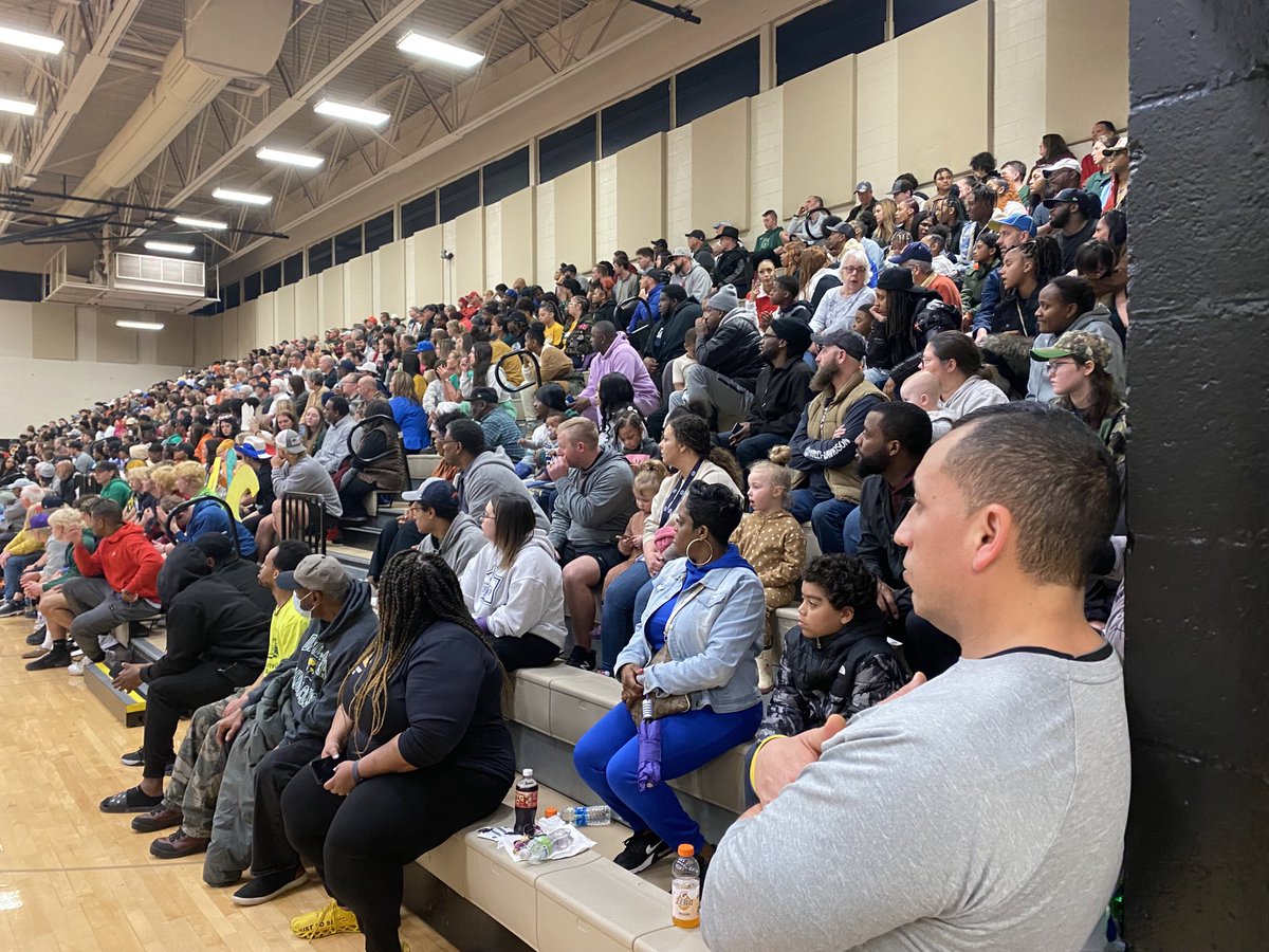 SUNYOrangeColts's tweet photo. Less than an hour til tip. One thing is certain, this place is packed! Oh wait, that makes two certainties. These Colts are ready to go! #SOfocused #SOdetermined https://t.co/XUFUrDYsdL