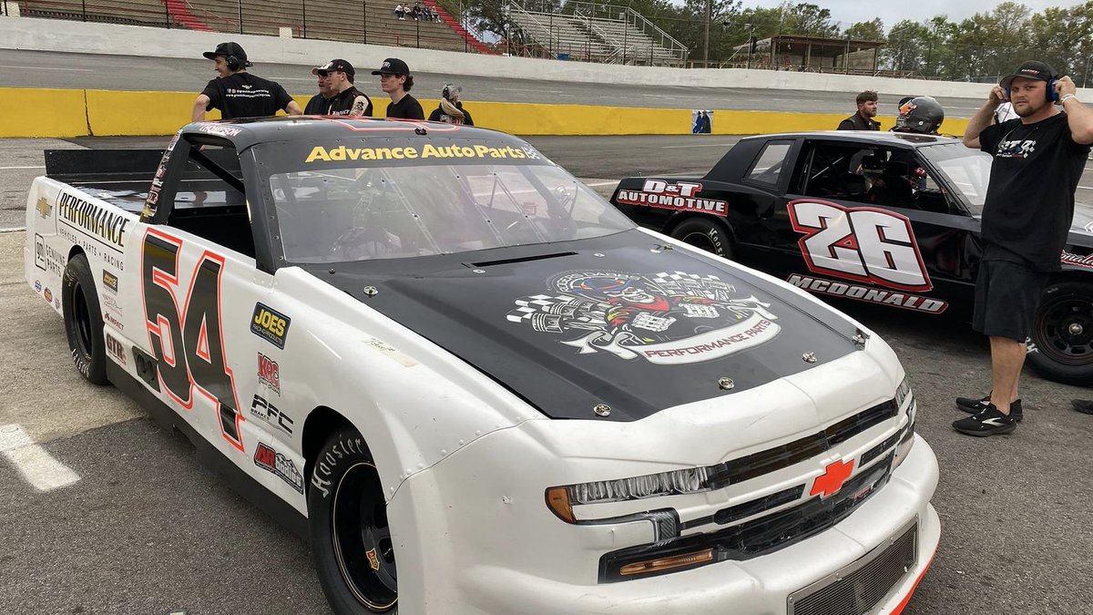 Grant Thompson and some of the best Pro Trucks in the Southeast are on hand tonight to do battle at @5FlagsSpeedway. Watch it all live tonight on RacingAmerica.tv starting at 9:00pm ET.