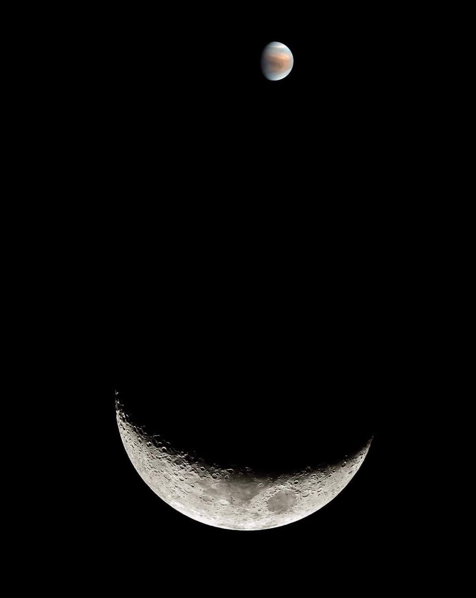 miankhuramwatto's tweet image. 🛑 #Clearest picture of rare #conjunction of the #Moon 🌙 and the planet #Venus! 

#EarthHour #mksw85official #earth #Pakistan #Ramadan #IslamicRepublicOfPakistan #Global #world
