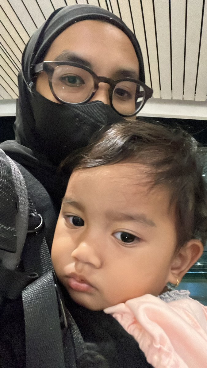 liaayei's tweet photo. Pankapan kita healing berduaan lagi ya. Challenging tapi happy. 
Cuman 1 sih syaratnya, aku ga boleh ngeluh ketika bocil rewel. Maunya sama ibuk, maunya endong. 
Tapi semenyenangkan itu sih selalu dibutuhkan. 
Thank you luv 💛 https://t.co/BEJEfiBvid