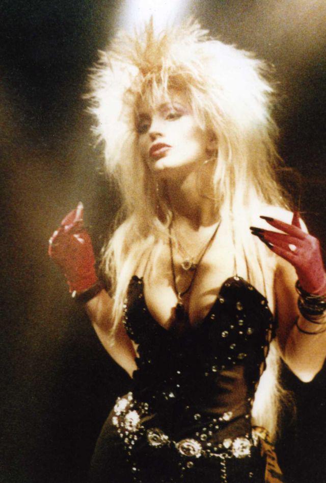 tsunderecatra's tweet image. reject bimbo barbie coronabeth, embrace 80s hair metal sexpot coronabeth