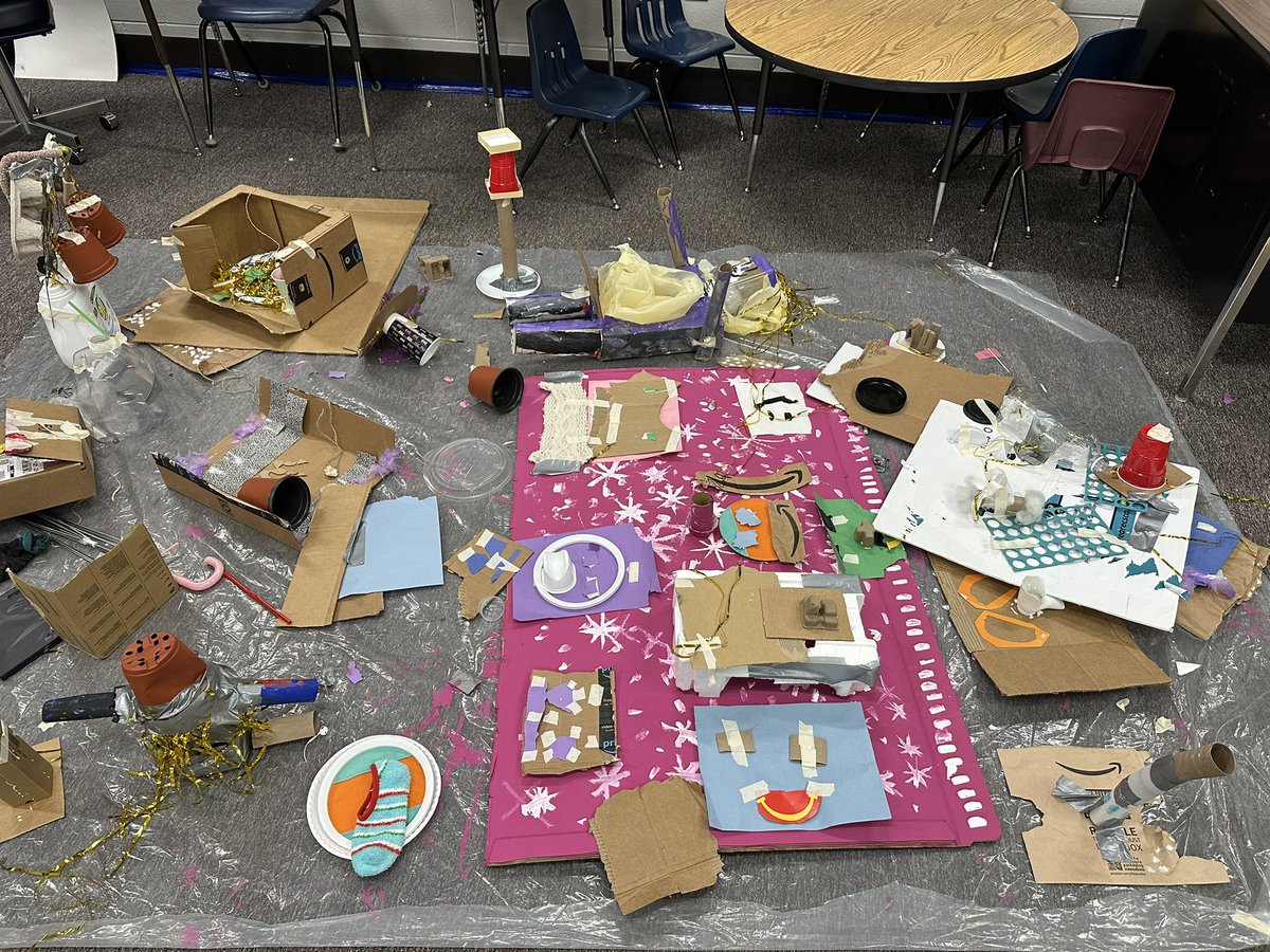psecounselors's tweet photo. Taking cues from @TyreeGuyton our students discussed advocacy and social responsibility by creating art with a message for our school using #magictrash. Arts for the โค๏ธ day was amazing. Thank you @KenyattaFred1 & @Raven_sla for your vision #artintegration https://t.co/dAgJLrk4K6