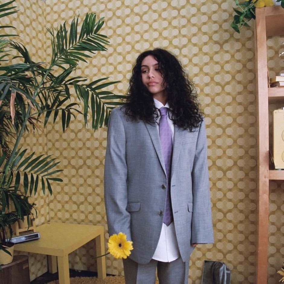 alessia cara hourly! tweet media