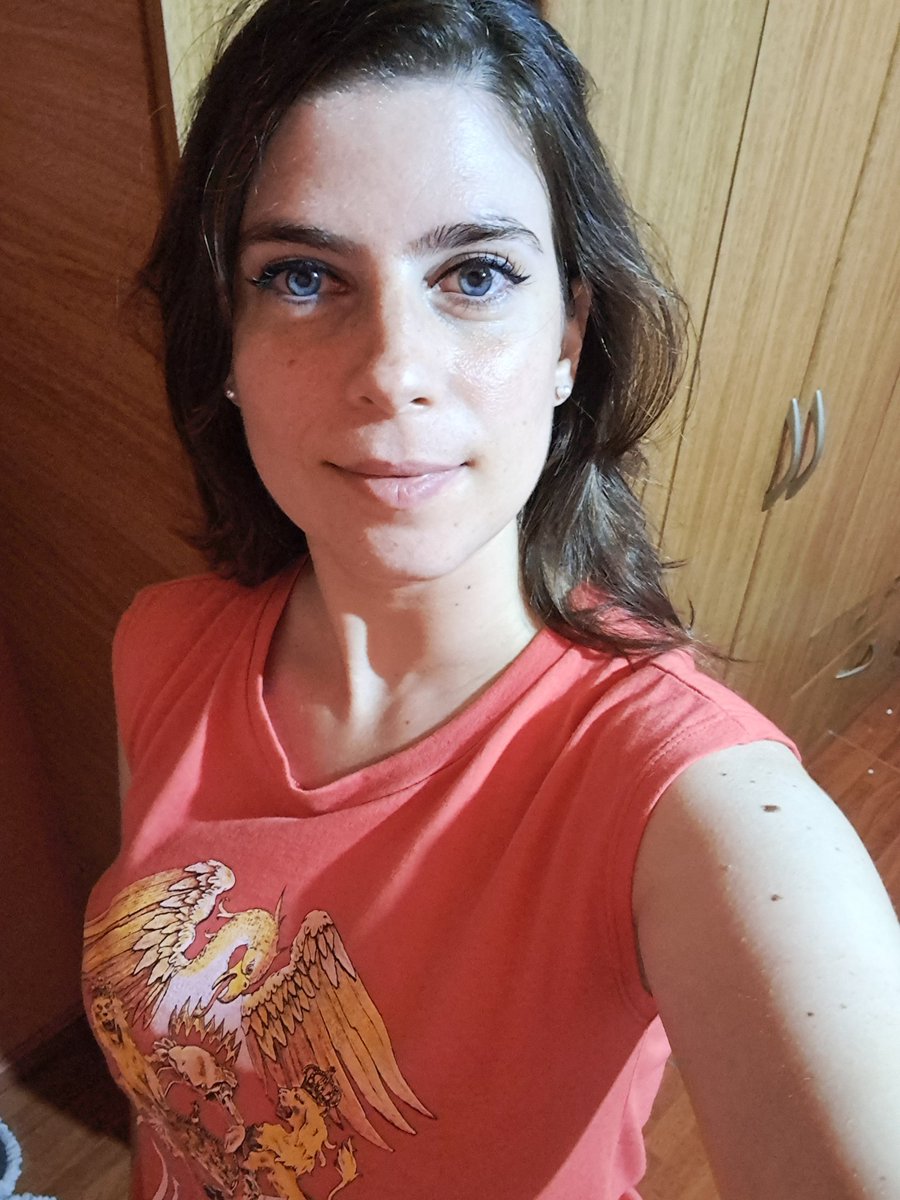 maguiquiros's tweet photo. Al final decidí comprar la remera de Queen y fue la mejor decisión 🥹💖 #mencantaaa https://t.co/w3bYPClUJQ