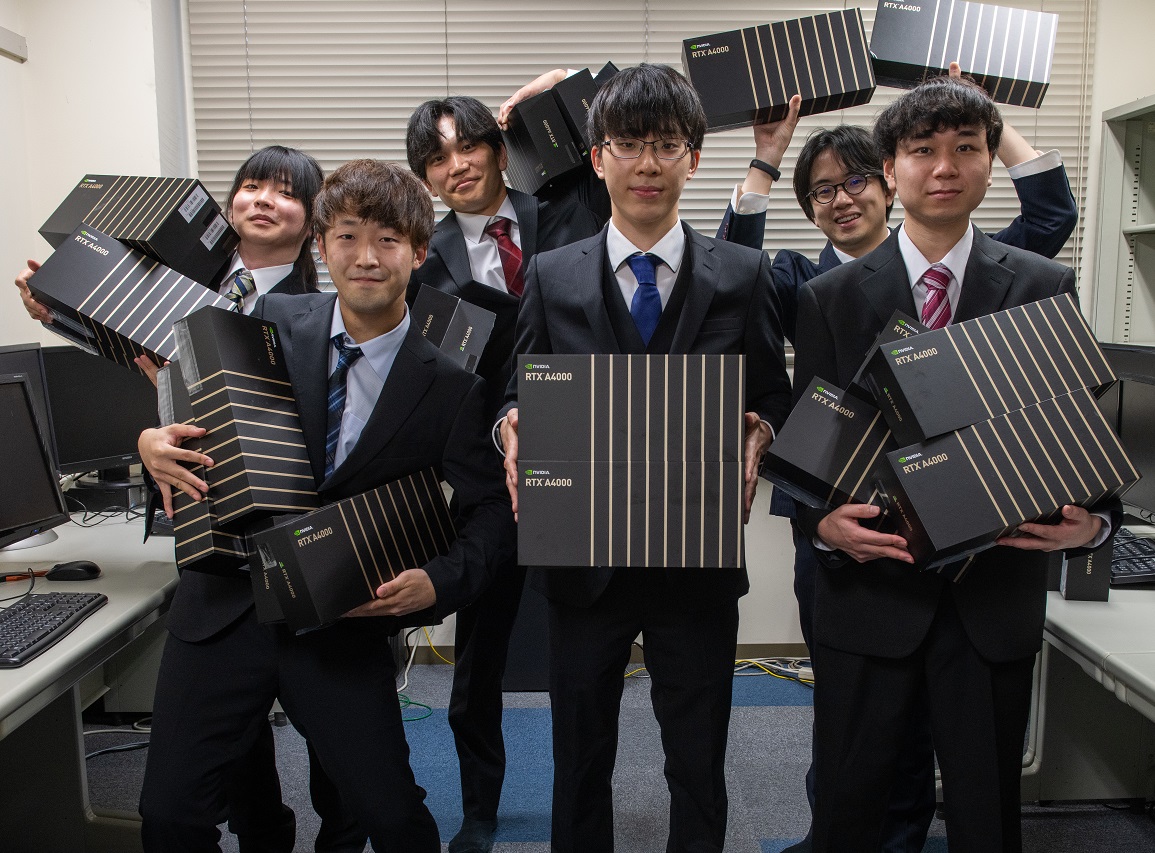 M2 3人，B4 3人が記念品(?)を手に巣立っていきました．皆さん，卒業おめでとうございます！
