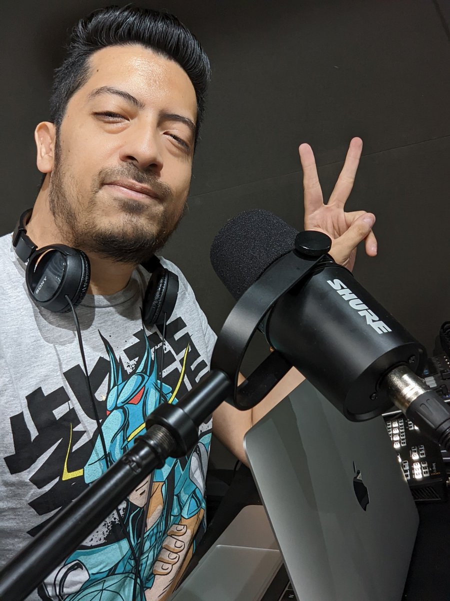 poketronik's tweet photo. Gracias por la última #CentralVirtual de esta temporada. Fueron dos años maravillosos en @BullterrierFM y después en el @yoverse_ que voy a atesorar por siempre. Amenazo con volver porque afortunadamente quedaron las piedras abiertas. Y yo siempre cumplo mis amenazas 😬 https://t.co/FqTGee9svy