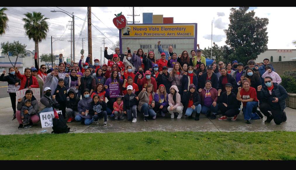 SEIULocal99's tweet photo. We also want to thank ALL @UTLAnow members! Together, we stood in the rain holding picket signs and umbrellas. We marched, we chanted, we sang from before the sun was up and through the day, through the wind, through the rain. OUR SOLIDARITY IS STRONGER THAN EVER. https://t.co/C7bwjXLZWj
