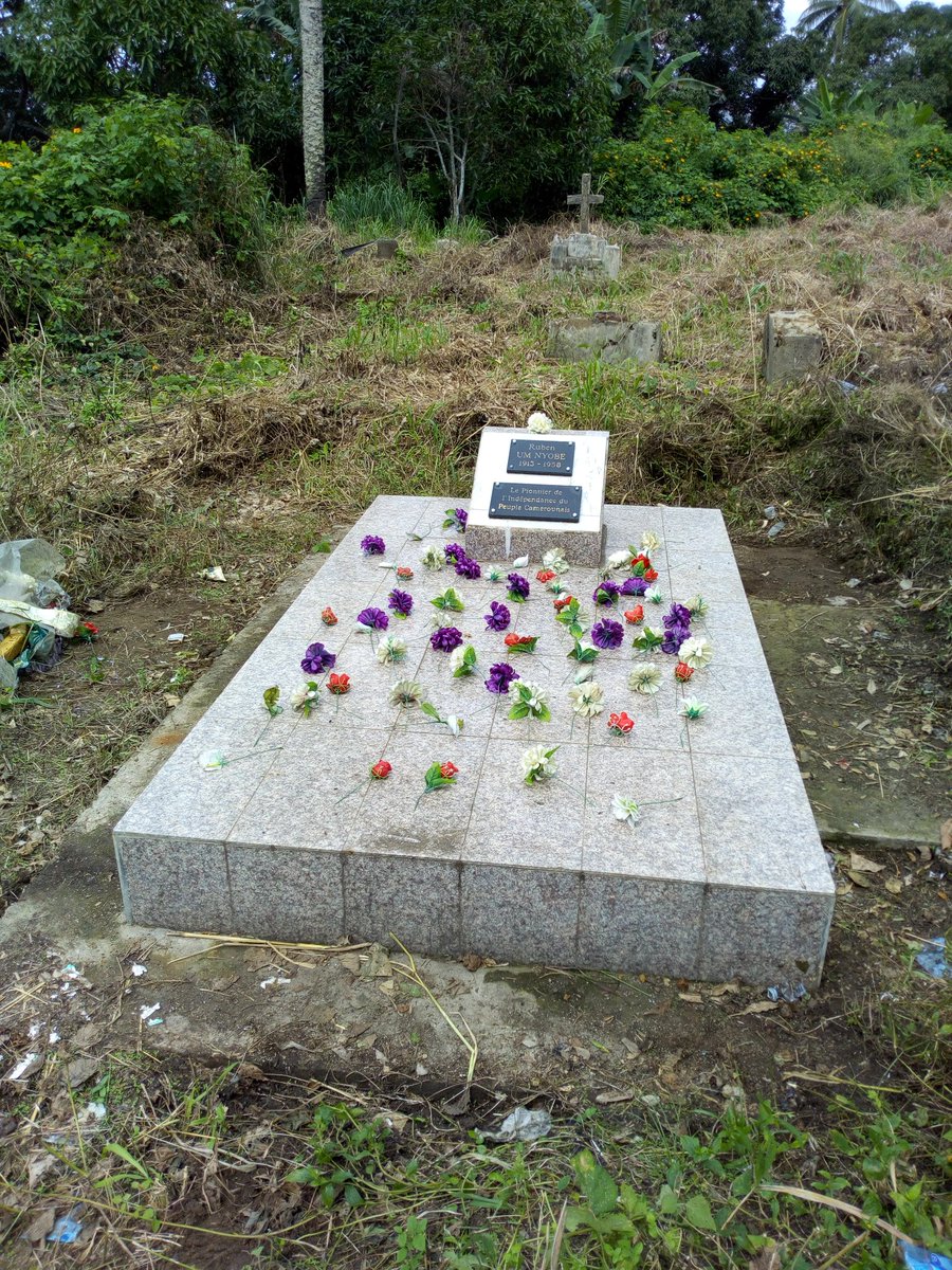 Citoyen Pour la Mémoire du Cameroun gagnait ce pari en 2016 embellir la tombe du Mpodol et de mobiliser 100 jeunes autour de celle-ci.
#jeunesse
#Mémoire #CPMCameroun