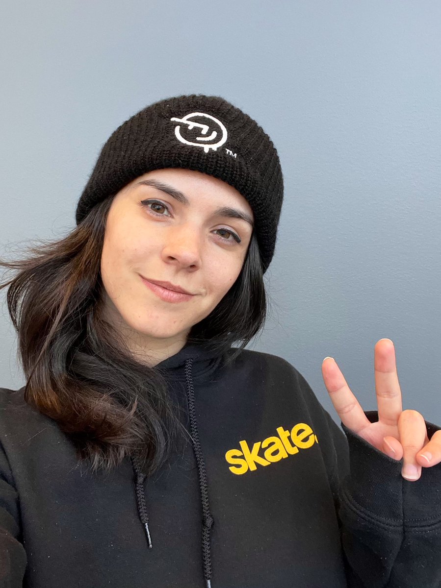 #WhatAGameDevLooksLike 

Hi! I'm Andreia Gonçalves, a Senior UX Designer working on skate.🛹 at EA Full Circle. I'm from 🇵🇹 and now live in 🇨🇦

I moved to Canada to study & work in games. I've been working in the industry for 7+ years, and have done both design and programming 🙌