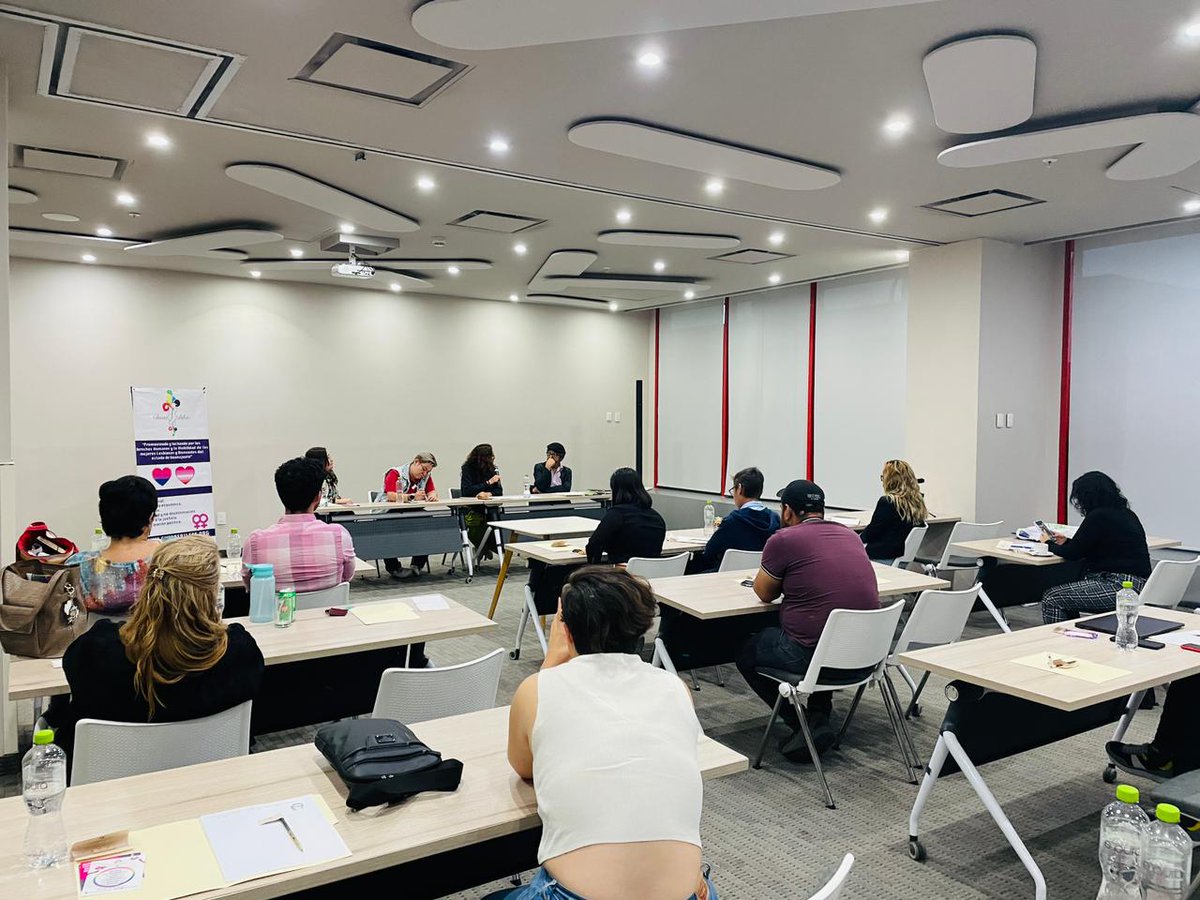 ChicasBiLess's tweet photo. Así vamos en el Foro de Participación Ciudadana e Incidencia Legislativa 🙌🏼

#ParticipaciónCiudadana
#ComunidadChicasBiLess https://t.co/0SjDXzosYp