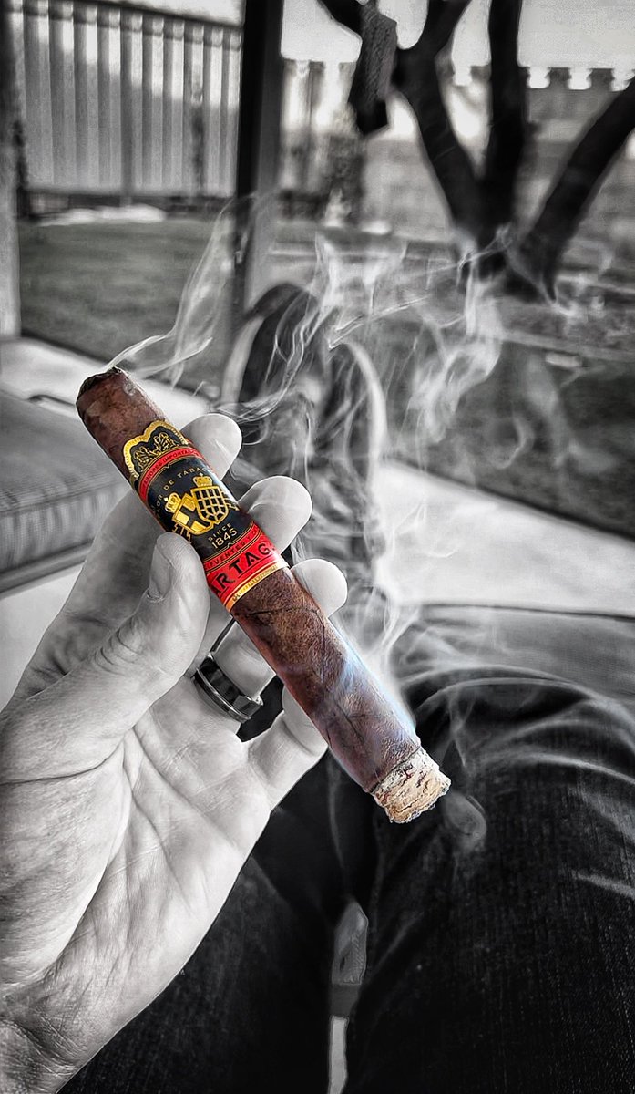 Partagas Black Label for the start of the weekend! @FamousSmokeShop @cigarsmoke @CigarAficMag @cigarsnobmag @cigarpage #cigars #PSSITA #cigar #weekend #friday #cigarlife #nowsmoking #smoke #cigarsmoke #botl #sotl