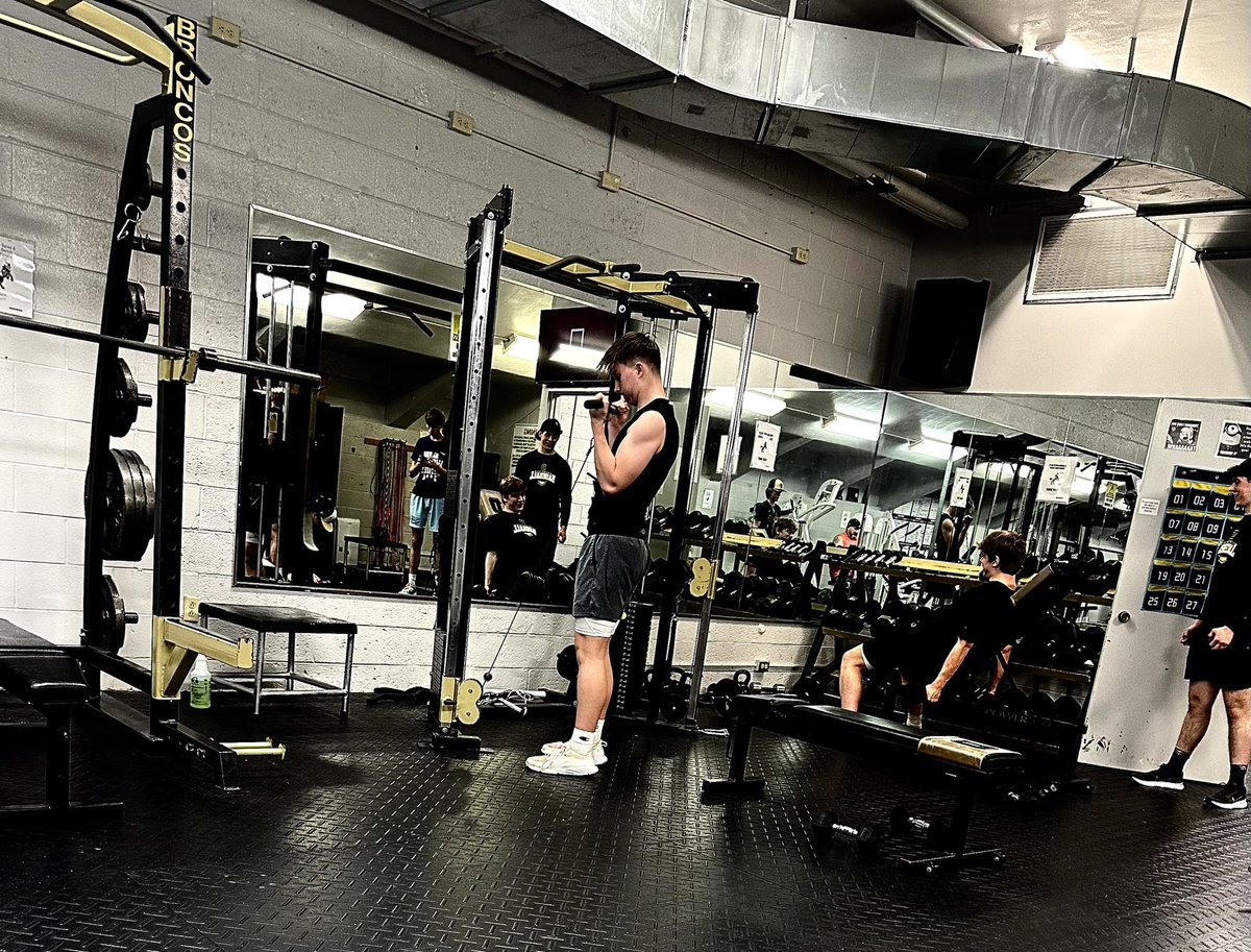 Bronco_DHS_Base's tweet image. A great afternoon of BP followed up by some time in the Iron Stable. 10 days till first pitch  #ONEgoal #differentculture #differentmindset #buyyourticket