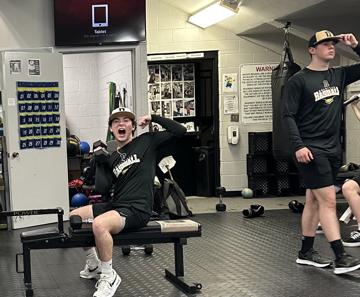 Bronco_DHS_Base's tweet image. A great afternoon of BP followed up by some time in the Iron Stable. 10 days till first pitch  #ONEgoal #differentculture #differentmindset #buyyourticket