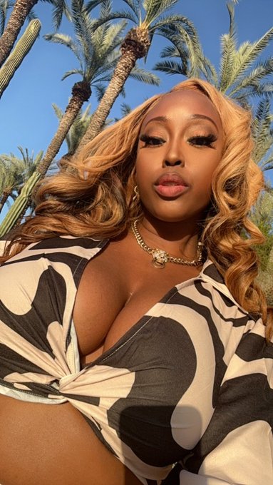 Sun Kissed 💋 https://t.co/Z1GRu3TIio<a href="/tag/dgaawards"class="tags"><span>#dgaawards</span></a>