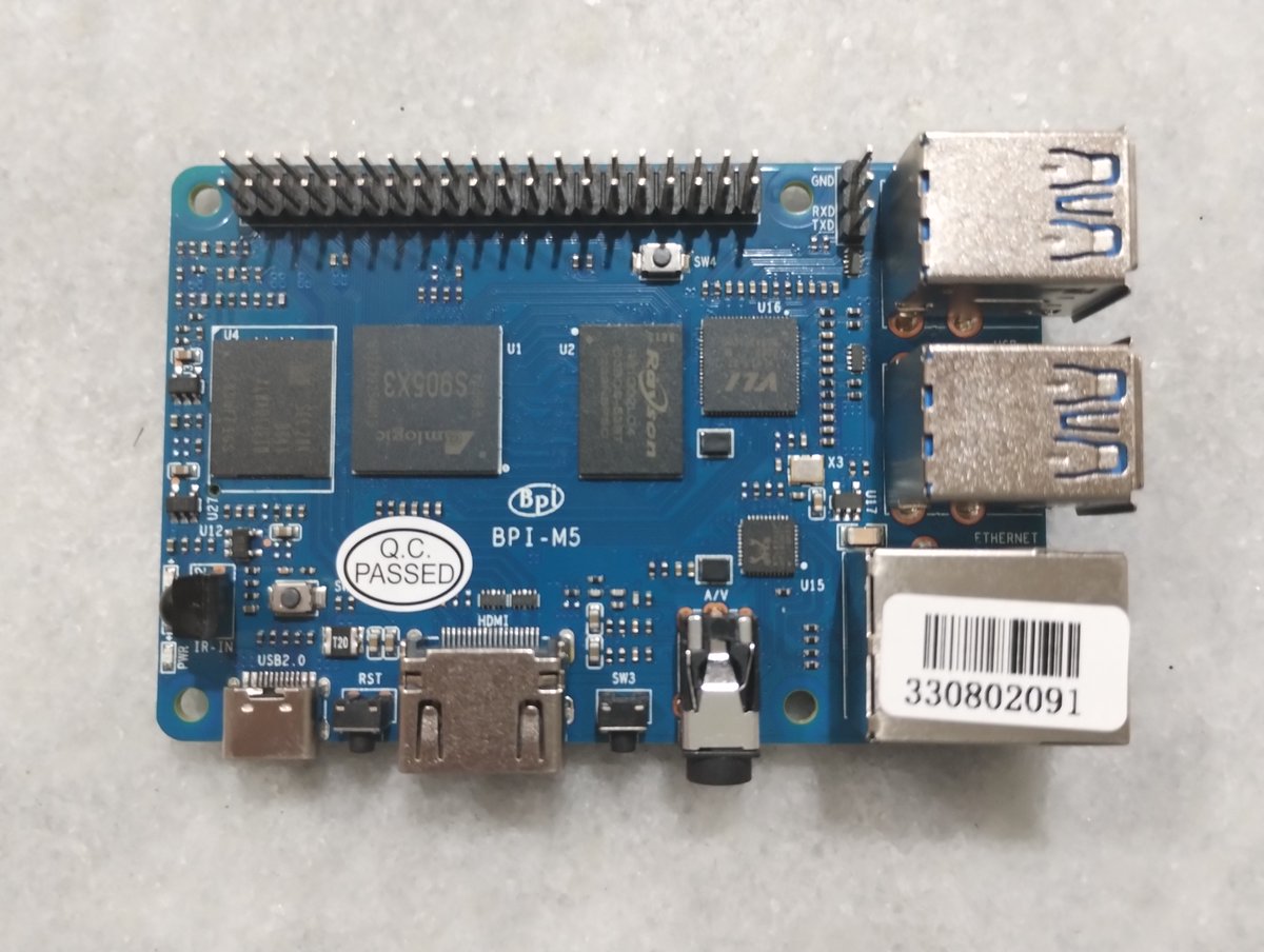 bcastroalves's tweet image. E temos um Banana Pi M5 na área! Já rodando o Ubuntu Mate 20.04 a partir do microSD. Próximo passo, é instalar no eMMC. #BananaPi #BPiM5 #SingleBoardComputer #GNULinux #Ubuntu #Linux