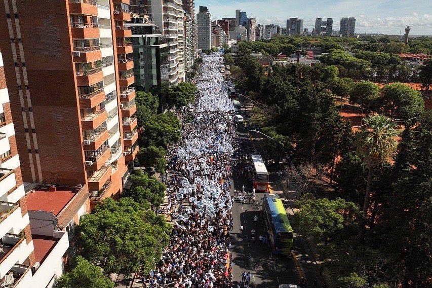 ManuTorres_95's tweet photo. 30.000 motivos para seguir luchando.

#MemoriaVerdadJusticia 
#NuncaMás 🤍 https://t.co/yeQKA5J28O