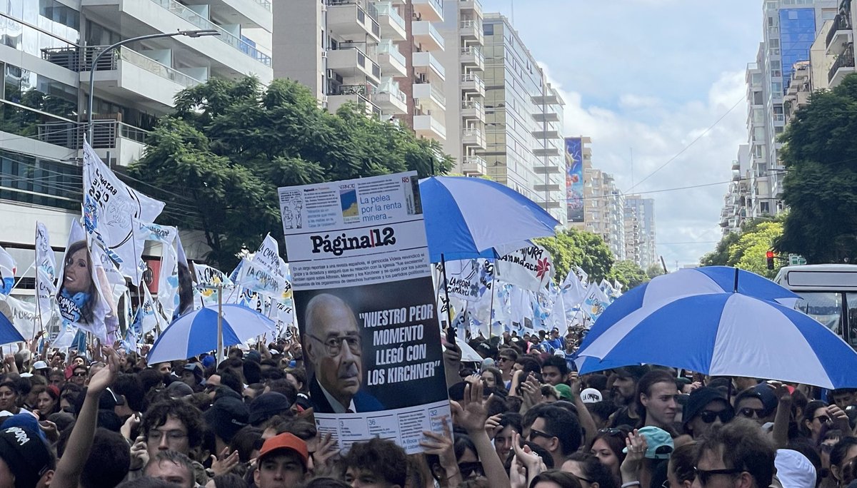 ManuTorres_95's tweet photo. 30.000 motivos para seguir luchando.

#MemoriaVerdadJusticia 
#NuncaMás 🤍 https://t.co/yeQKA5J28O